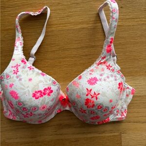 Victoria’s Secret Body By Victoria Perfect coverage Bra 32D